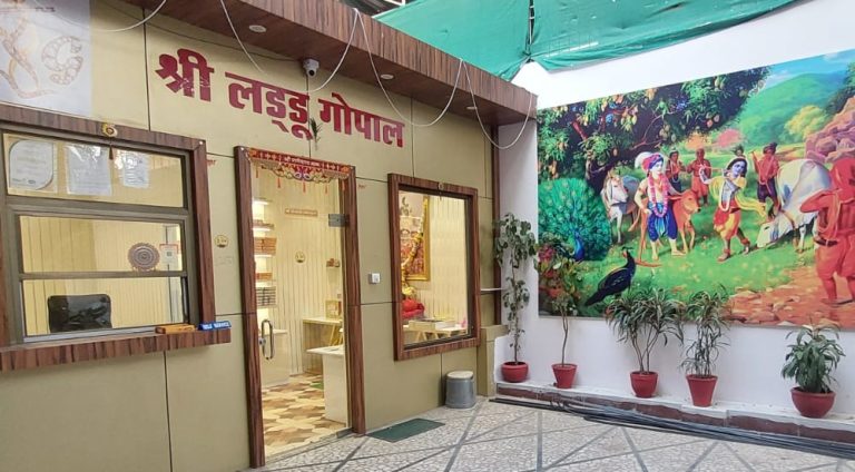 श्रद्धा का प्रसाद: जबलपुर की अनोखी लड्डू दुकान पर भगवान कृष्ण की दृष्टि